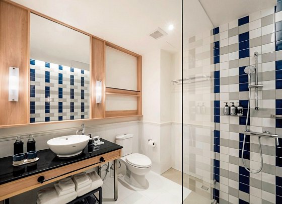 The StandardX Bangkok Phra Arthit - Wohnbeispiel Badezimmer (Zimmercodierungen UB1, UB2, UG1 & UD1)