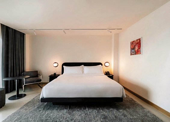 The StandardX Bangkok Phra Arthit - Wohnbeispiel King on the River/Deluxe King Riverview (Zimmercodierungen UB2 & UD1)