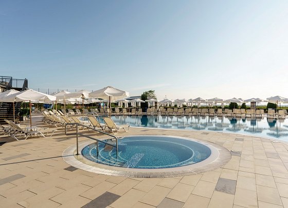 Alua Helios Bay