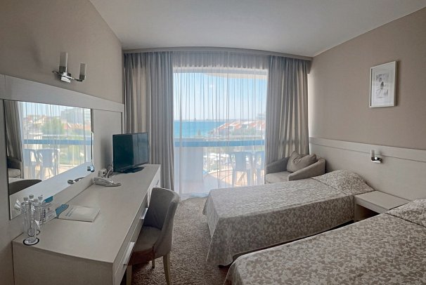 Sineva Beach - Wohnbeispiel Doppelzimmer seitl. Meerblick (Zimmercodierung DBN)