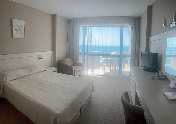 Sineva Beach - Wohnbeispiel Doppelzimmer Meerblick (Zimmercodierungen DBM & DCM)