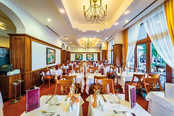 Helena Sands - Restaurant Posseidon