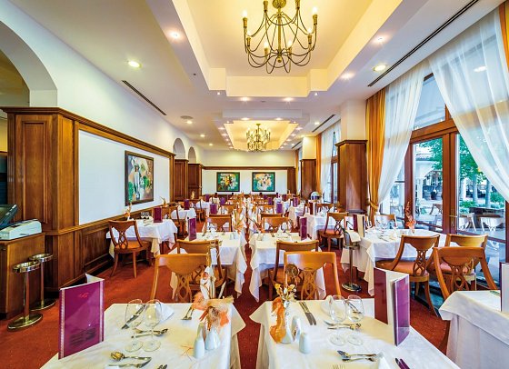 Helena Sands - Restaurant Posseidon
