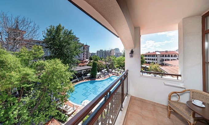 Helena Park - Wohnbeispiel Doppelzimmer Poolblick (Zimmercodierung DBP)