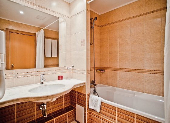 DIT Majestic Beach Resort - Wohnbeispiel Bad (Zimmercodierungen DBM, DCM & DQM)
