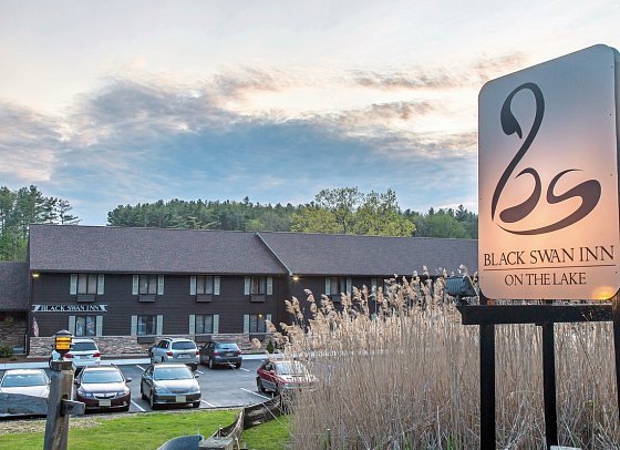 The Black Swan Lee - Lenox, an Ascend Collection Hotel