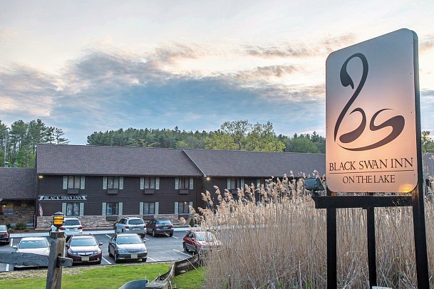 The Black Swan Lee - Lenox, an Ascend Collection Hotel