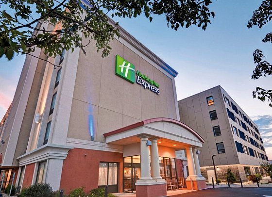Holiday Inn Express & Suites Boston - Cambridge