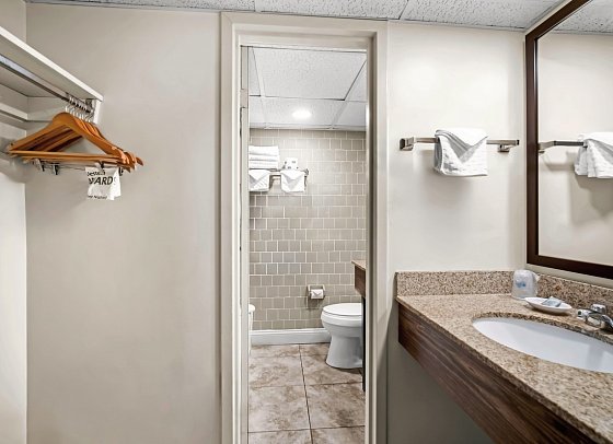 Best Western Merry Manor Inn - Wohnbeispiel, Standard 2 Queen Beds (Zimmercodierung UG1)