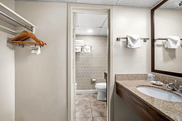 Best Western Merry Manor Inn - Wohnbeispiel, Standard 2 Queen Beds (Zimmercodierung UG1)