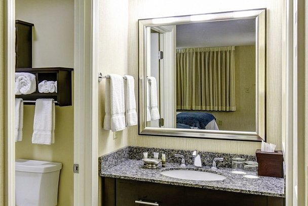 Port Inn & Suites Kennebunk, an Ascend Collection Hotel - Wohnbeispiel Two Queen Beds (Zimmercodierung UG4)