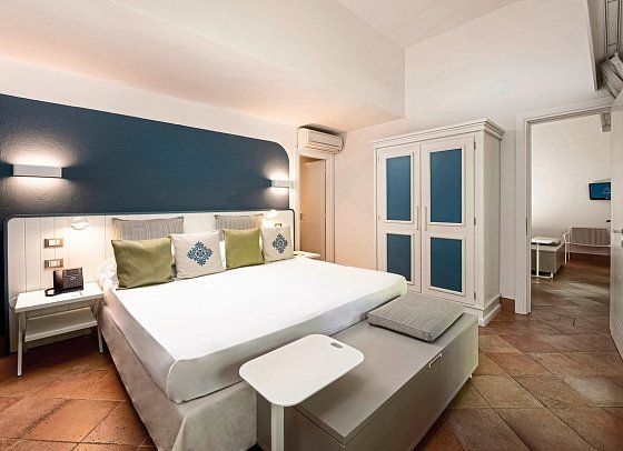 Chia Laguna - The Village - Wohnbeispiel Doppelzimmer Garten Cottage mit Verbindungstür