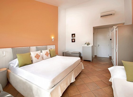 Chia Laguna - The Village - Wohnbeispiel Doppelzimmer Classic Cottage Balkon