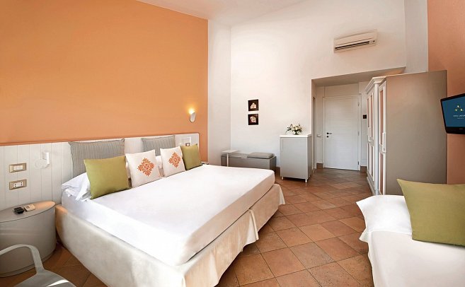 Chia Laguna - Hotel Village - Wohnbeispiel Doppelzimmer Classic Cottage Balkon