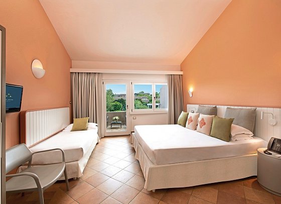 Chia Laguna - The Village - Wohnbeispiel Doppelzimmer Classic Cottage Balkon