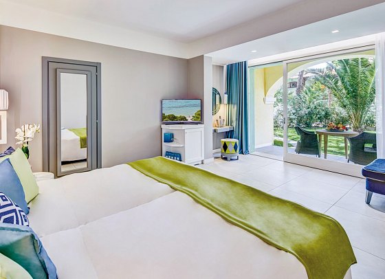 Forte Village - Pineta - Wohnbeispiel Familienzimmer Deluxe (Zimmercodierung FD1)