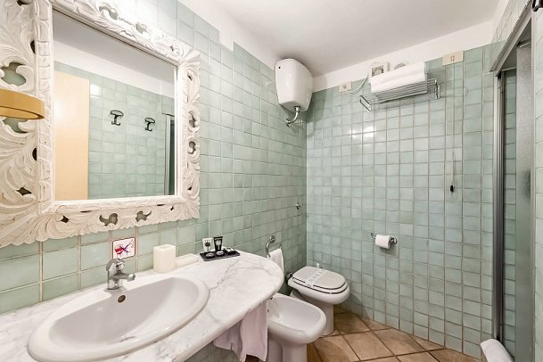 Sant`Elmo Beach Hotel - Wohnbeispiel Familienzimmer Galerie (Zimmercodierung FB1)