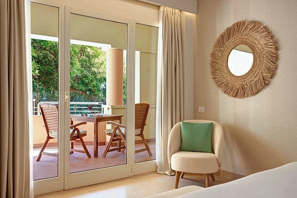 Almar Timi Ama Villasimius - Wohnbeispiel Doppelzimmer Deluxe Gartenseite (Zimmercodierung DD1)