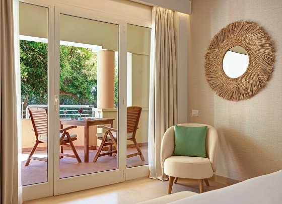 Almar Timi Ama Villasimius - Wohnbeispiel Doppelzimmer Deluxe Gartenseite (Zimmercodierung DD1)