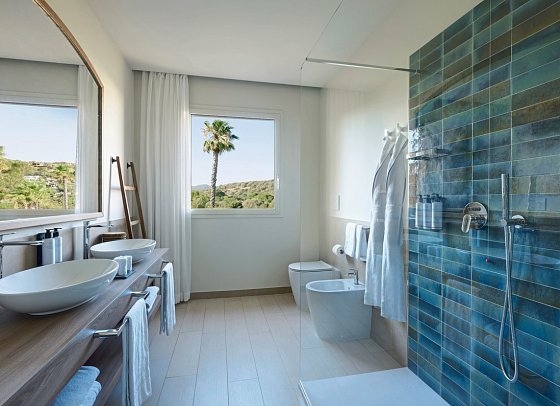 Almar Timi Ama Villasimius - Wohnbeispiel Badezimmer Grand Deluxe Garten (Zimmercodierung DD2)