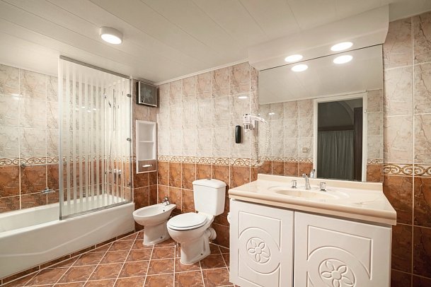 Jaz Pyramids Resort - Beispiel Bad Doppelzimmer Deluxe Gartenblick (Zimmercodierungen DDG & DCG)