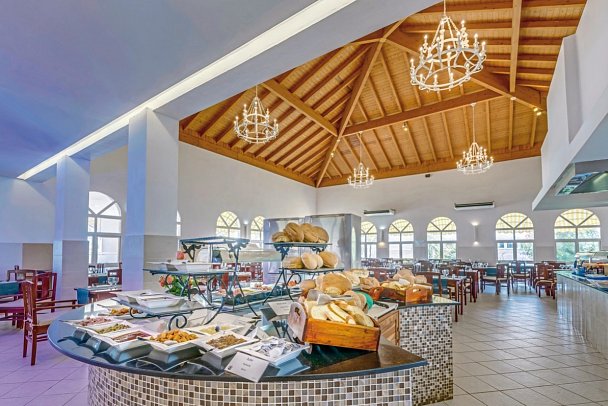 Memories Caribe Beach Resort