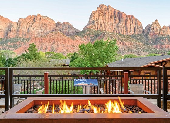 Cable Mountain Lodge