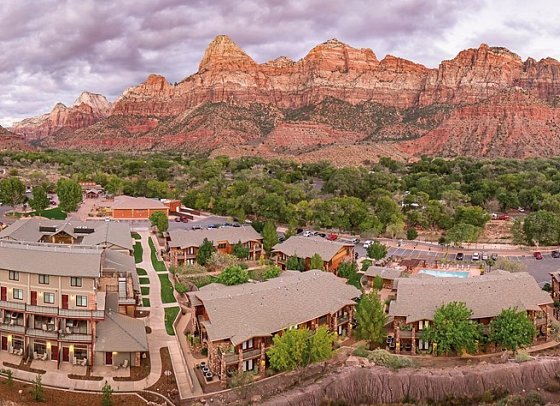 Cable Mountain Lodge