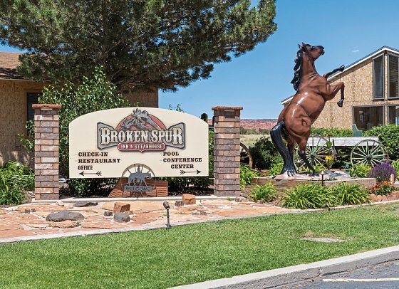 Broken Spur Inn & Steakhouse