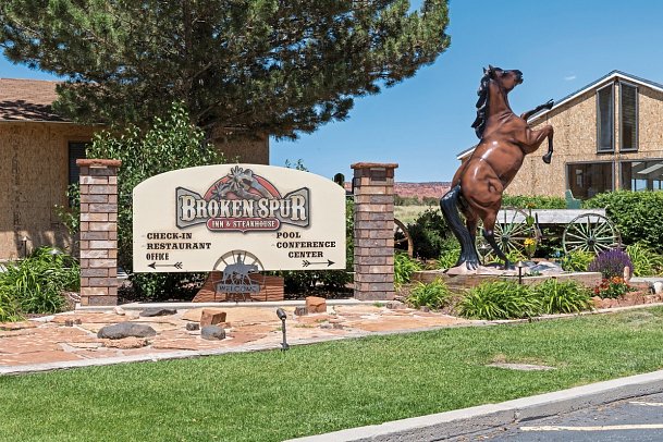 Broken Spur Inn & Steakhouse