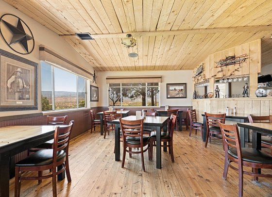 Broken Spur Inn & Steakhouse