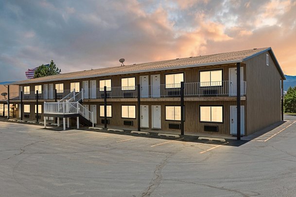 Broken Spur Inn & Steakhouse