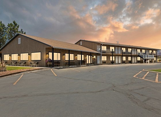Broken Spur Inn & Steakhouse