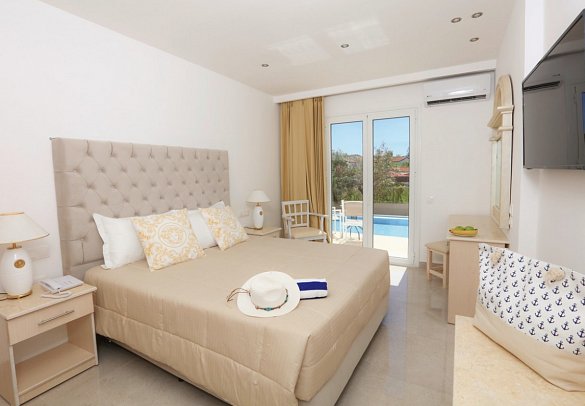 Cavomarina Beach - Wohnbsp. Doppelzimmer Swim-Up (Zimmercodierung DSQ)