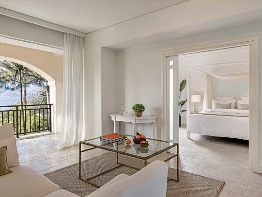 Grecotel Eva Palace - Wohnbeispiel Bungalow Deluxe Suite seitl. Meerblick (Zimmercodierung BDN)