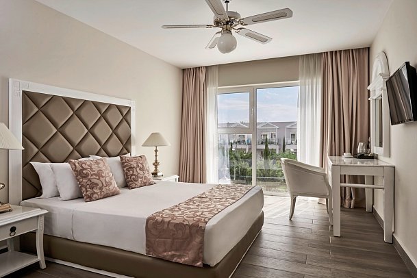 Sandy Villas Resort - Wohnbeispiel Juniorsuite Poolblick (Zimmercodierung J1P)