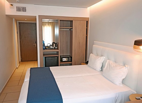 Wyndham Corfu Acharavi Hotel - Wohnbeispiel Doppelzimmer seitl. Meerblick (Zimmercodierung D1N)