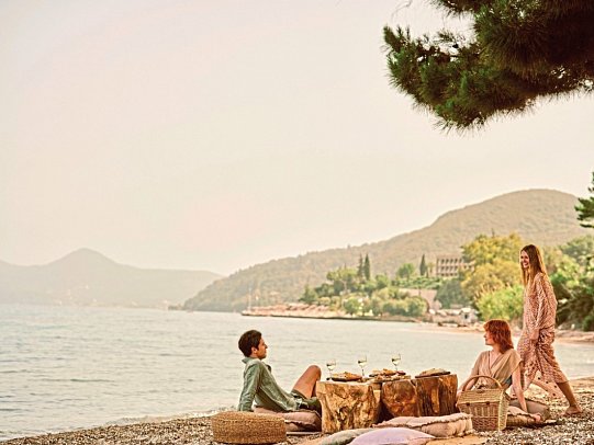 Avali, Mar-Bella Collection