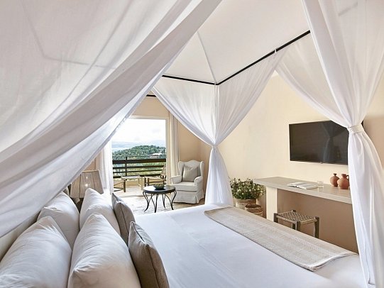 Grecotel Daphnila Bay - Wohnbeispiel Bungalow Lateral Sea View Hideaway Daphnila (Zimmercodierung BB1)