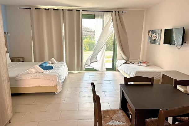 Likithos Hotel - Wohnbeispiel Studio Gartenblick (Zimmercodierung SBG)