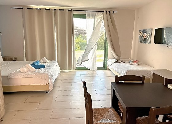 Likithos Hotel - Wohnbeispiel Studio Gartenblick (Zimmercodierung SBG)