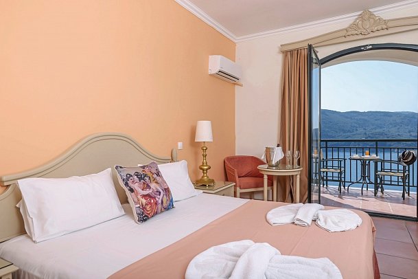 Paleokastritsa Palace - Wohnbeispiel Doppelzimmer seitl. Meerblick (Zimmercodierung D1N)