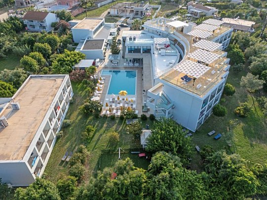 Nasos Hotel & Resort