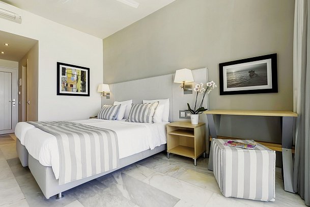 Acharavi Beach - Wohnbeispiel Doppelzimmer Meerblick (Zimmercodierung DBM)