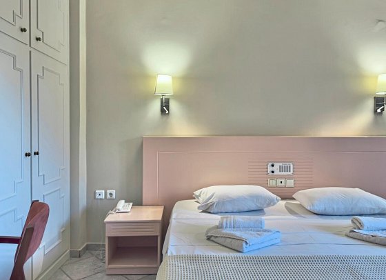 Philoxenia - Wohnbeispiel Doppelzimmer seitl. Meerblick (Zimmercodierung D1N)