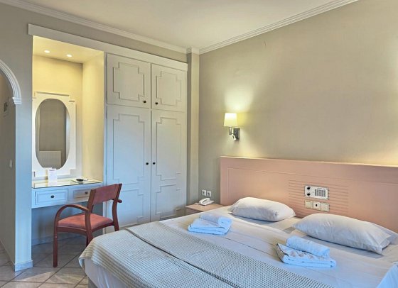 Philoxenia - Wohnbeispiel Doppelzimmer seitl. Meerblick (Zimmercodierung D1N)