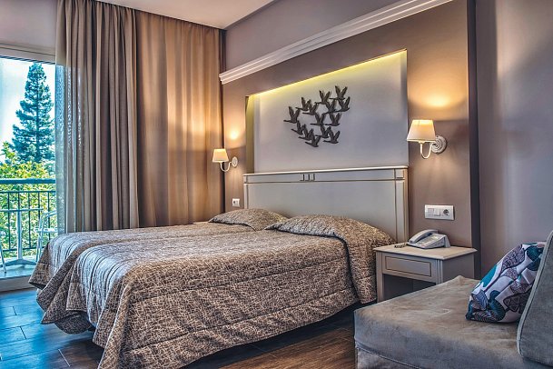 Delfinia - Wohnbsp. Doppelzimmer Superior Gartenblick (Zimmercodierung DSG)