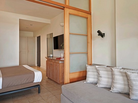 Aeolos Beach Resort - Wohnbeispiel Familienzimmer Gartenblick (Zimmercodierung FBG)