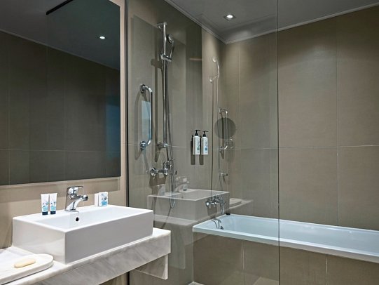 Aeolos Beach Resort - Badbeispiel Familienzimmer Gartenblick (Zimmercodierung FBG)