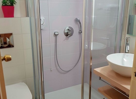 Nautilus - Badbeispiel Doppelzimmer seitl. Meerblick (Zimmercodierung DBN)